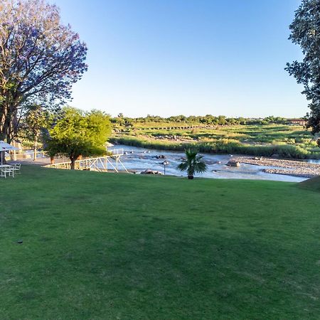Sunriver Kalahari Lodge Riverside Stay In אפינגטון מראה חיצוני תמונה