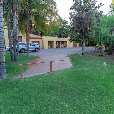 Sunriver Kalahari Lodge Riverside Stay In אפינגטון מראה חיצוני תמונה