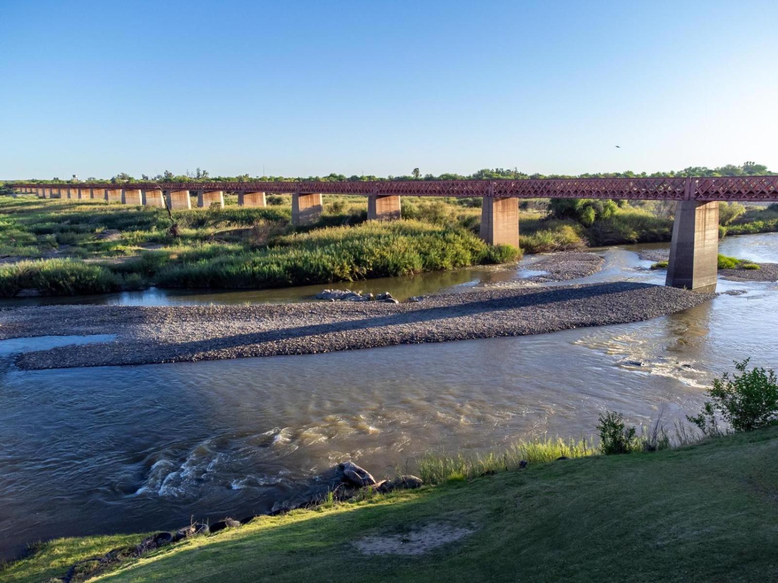Sunriver Kalahari Lodge Riverside Stay In אפינגטון מראה חיצוני תמונה