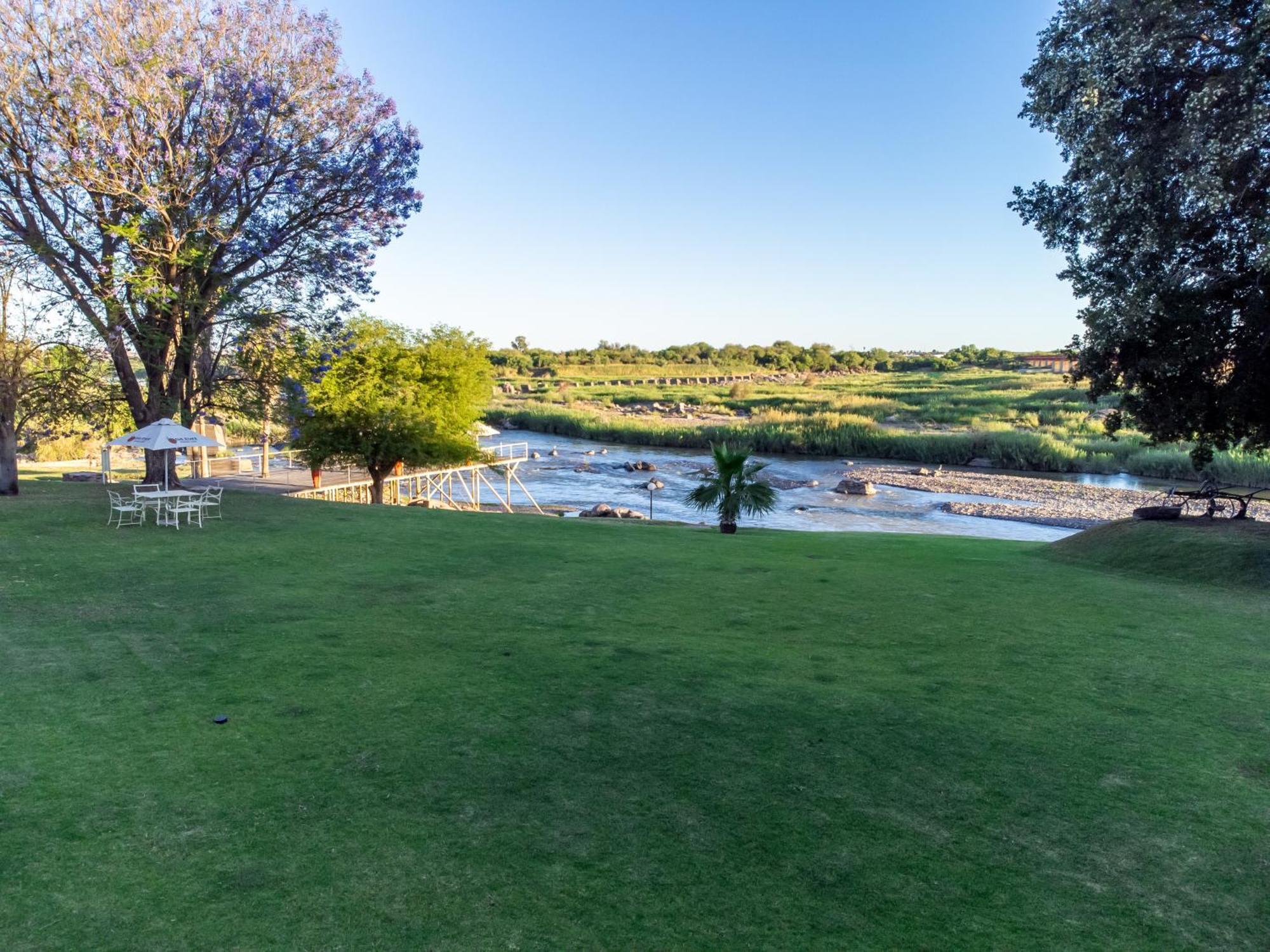 Sunriver Kalahari Lodge Riverside Stay In אפינגטון מראה חיצוני תמונה