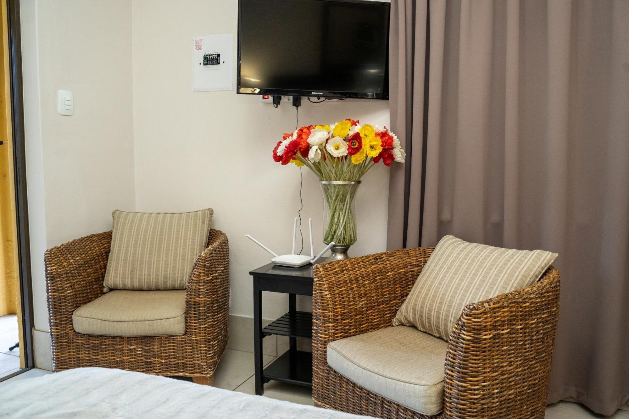 Sunriver Kalahari Lodge Riverside Stay In אפינגטון מראה חיצוני תמונה