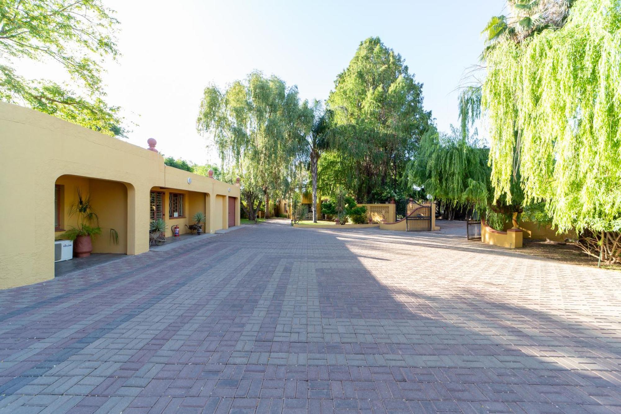 Sunriver Kalahari Lodge Riverside Stay In אפינגטון מראה חיצוני תמונה