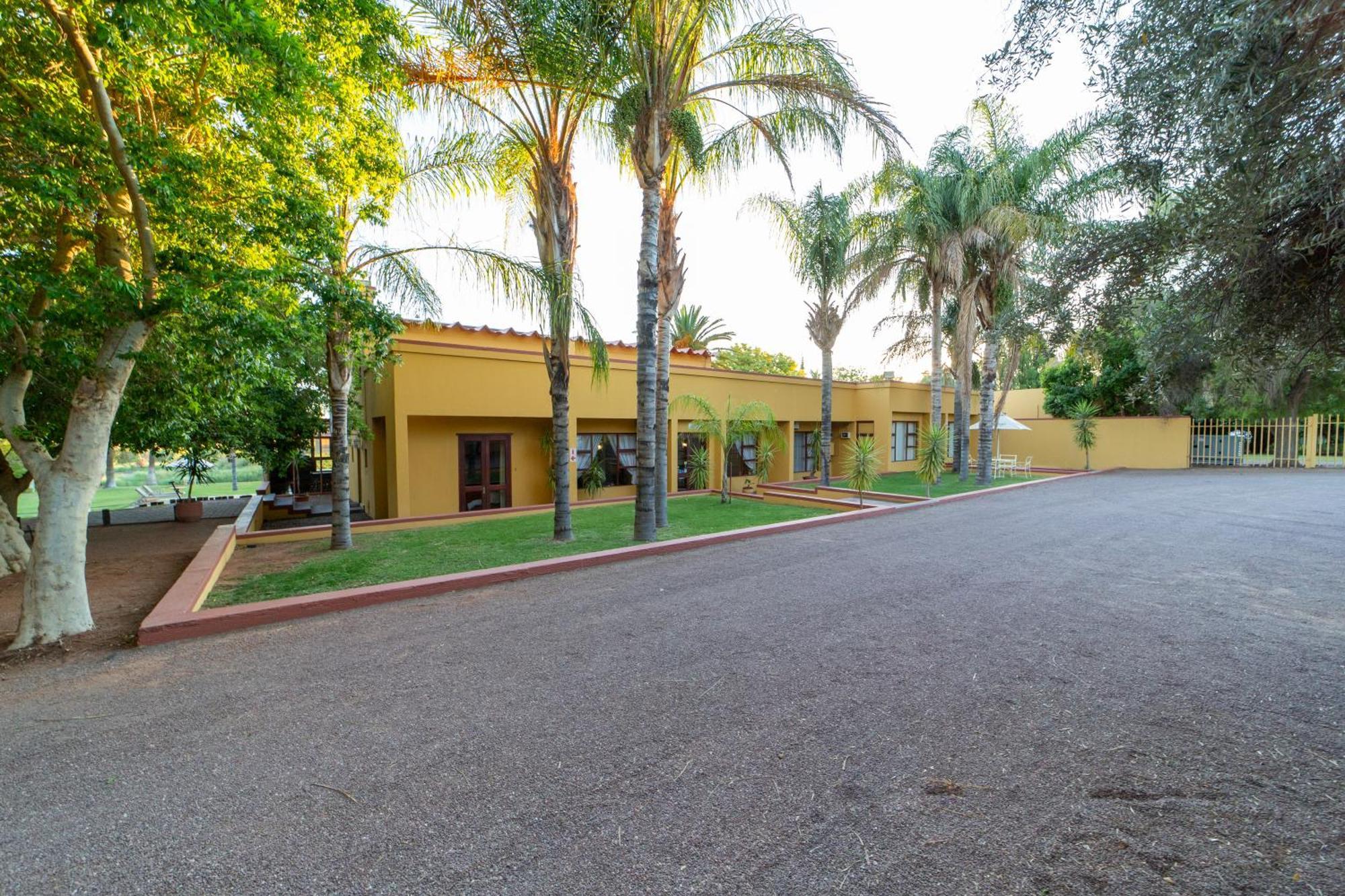 Sunriver Kalahari Lodge Riverside Stay In אפינגטון מראה חיצוני תמונה