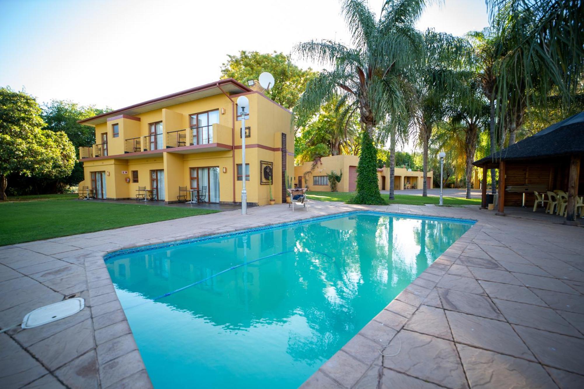 Sunriver Kalahari Lodge Riverside Stay In אפינגטון מראה חיצוני תמונה