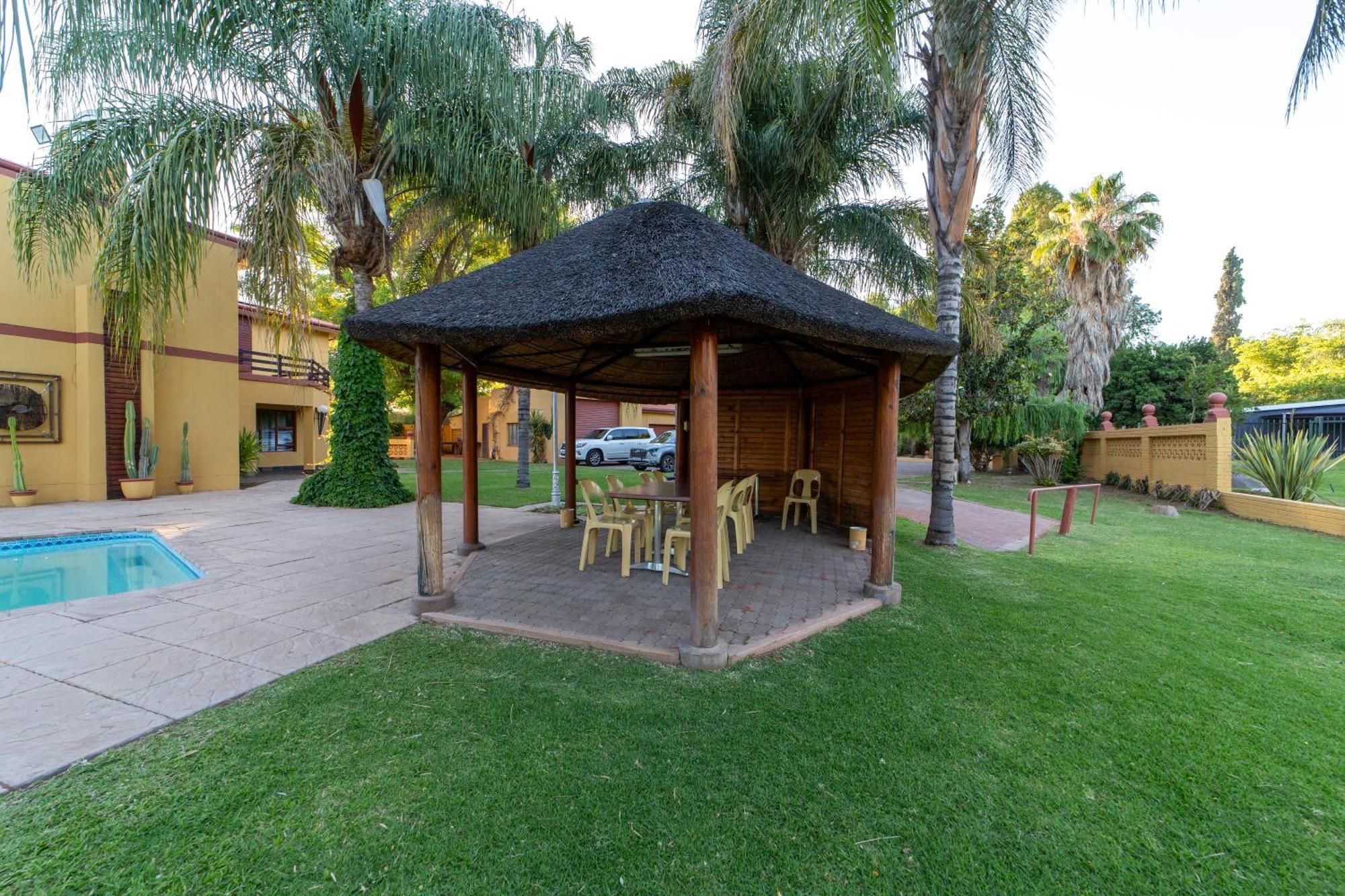 Sunriver Kalahari Lodge Riverside Stay In אפינגטון מראה חיצוני תמונה